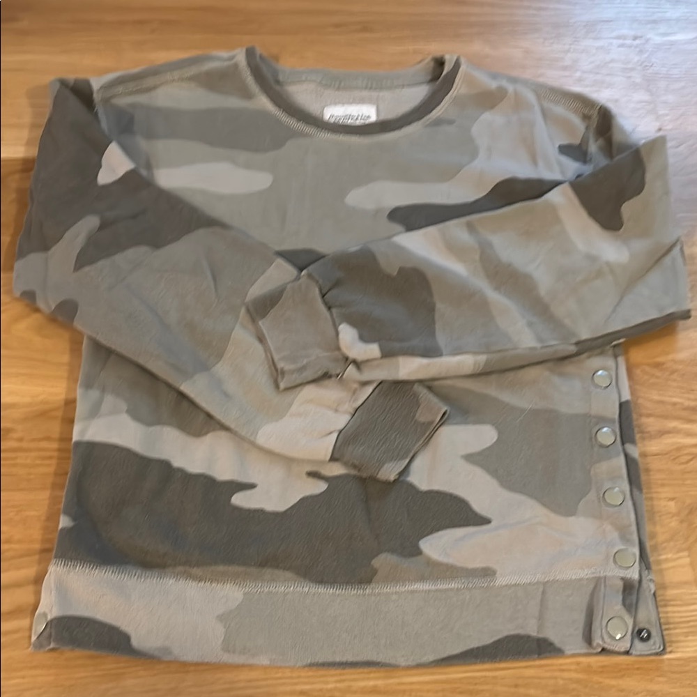 Women’s Abercrombie & Fitch Camouflage Long Sleeve sweatshirt